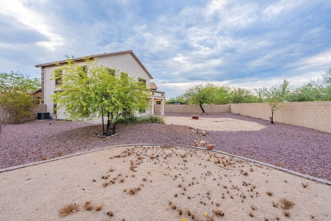 Building Photo - Three Beds & 2.5 Baths - Move Right In!