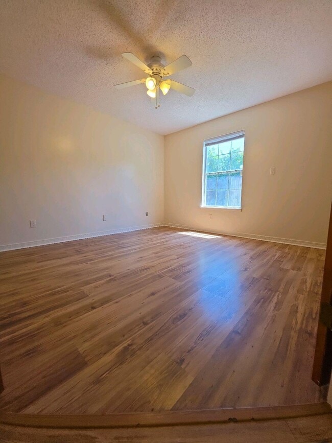 Building Photo - 427 Bristol Cove Rd