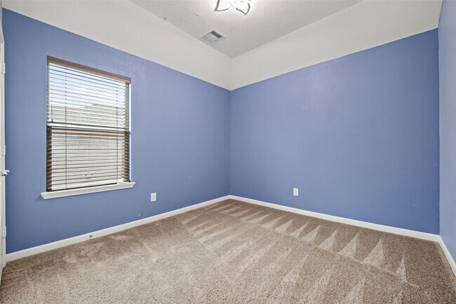 Building Photo - 16419 Sheffield Run Dr