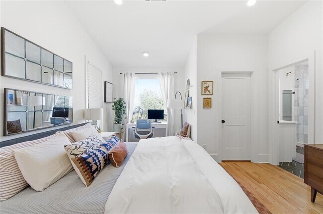 Building Photo - 1030 Kirkwood Ave SE