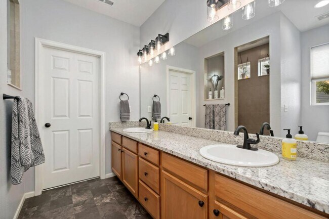 Building Photo - 5100 Eaglewood Ln