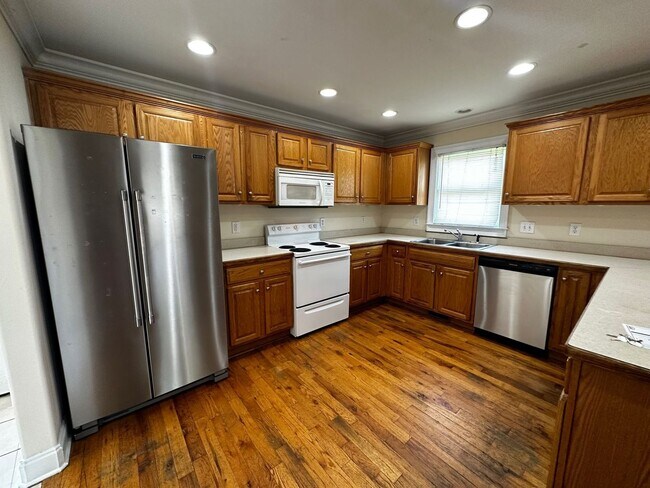 Building Photo - PRE-LEASING FOR AUGUST 2026!