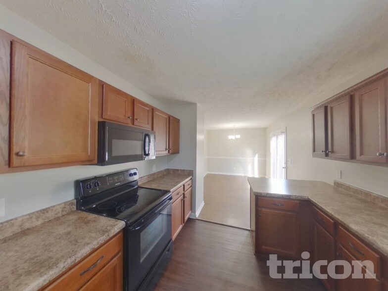 Building Photo - 916 Coolidge Ct