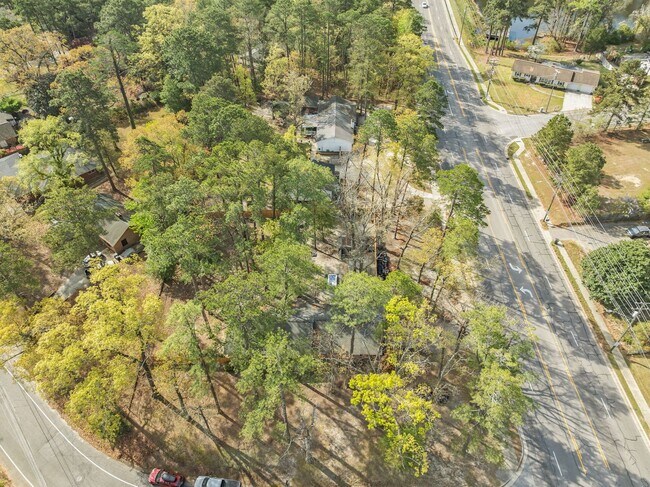 Building Photo - 2125 Forest Hills Dr
