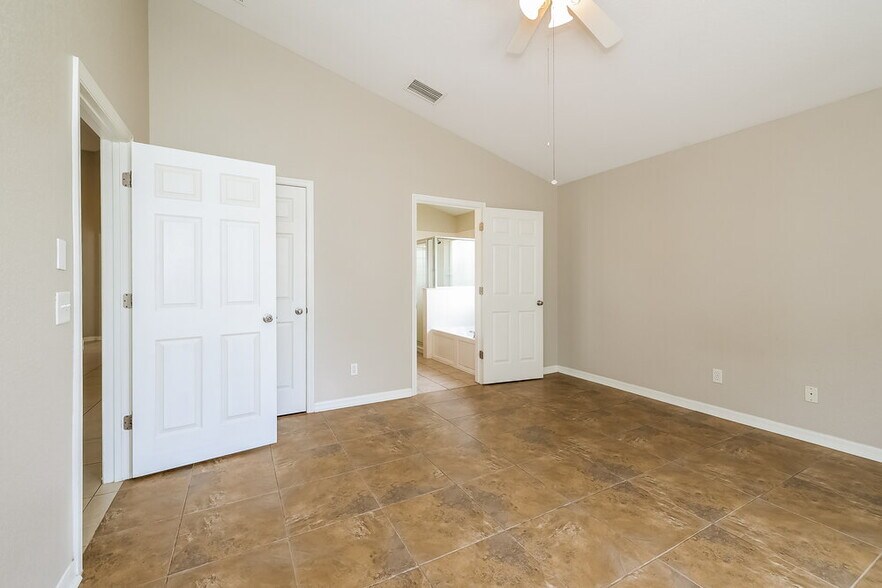 Building Photo - 202 Tower View Dr W