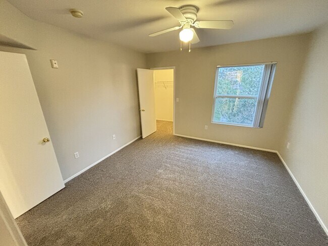 Building Photo - Beautiful 1Bed/1Bath/1Car 2nd floor Condo located in the beautiful Tuscano Gated Community!