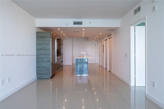 Building Photo - 460 NE 28th St