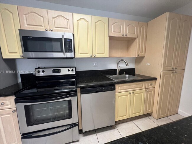 Building Photo - 4660 NW 79th Ave