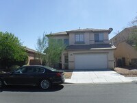 Building Photo - SPACIOUS 5 BEDROOM