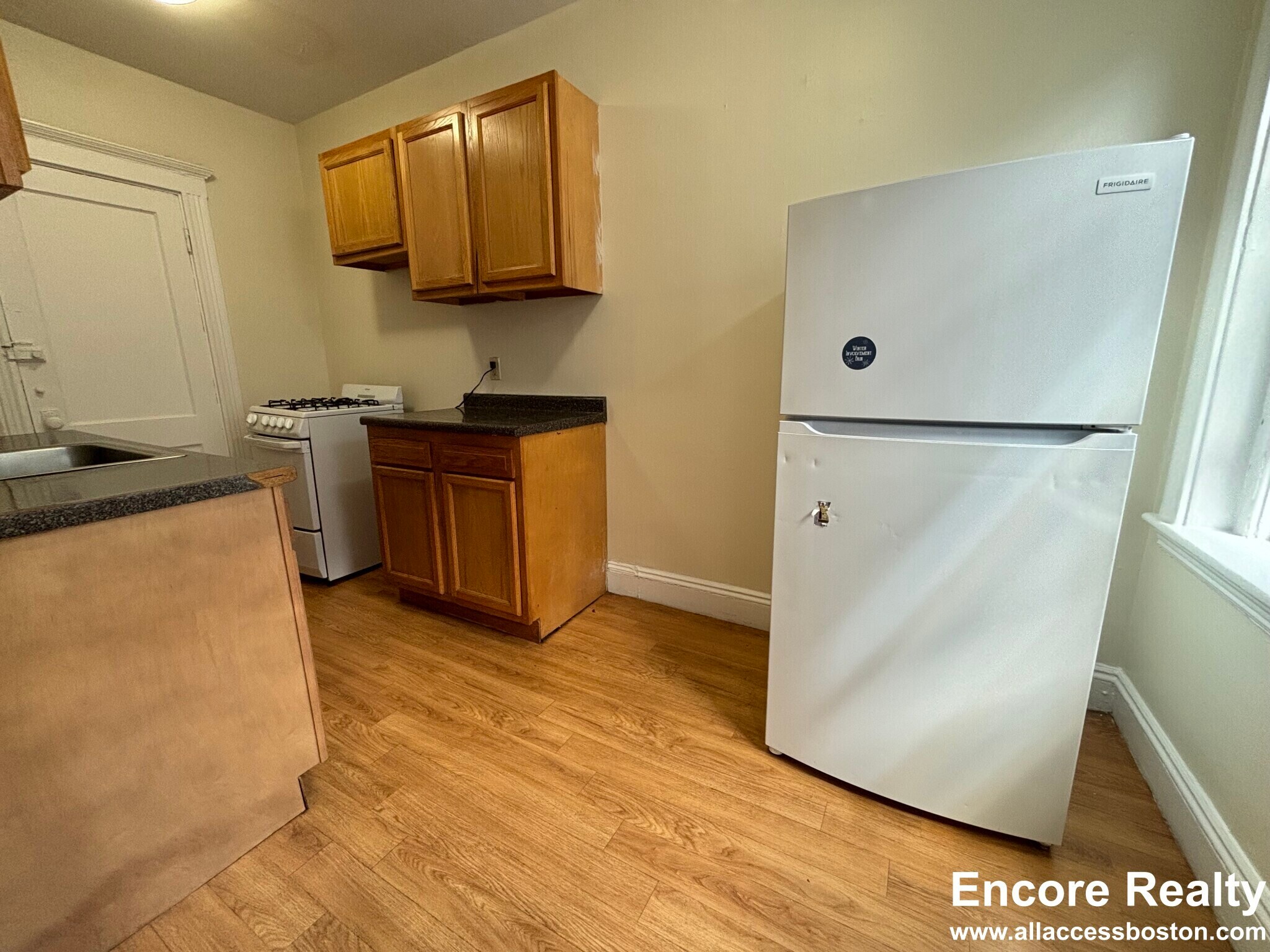 Building Photo - 425 Park Dr