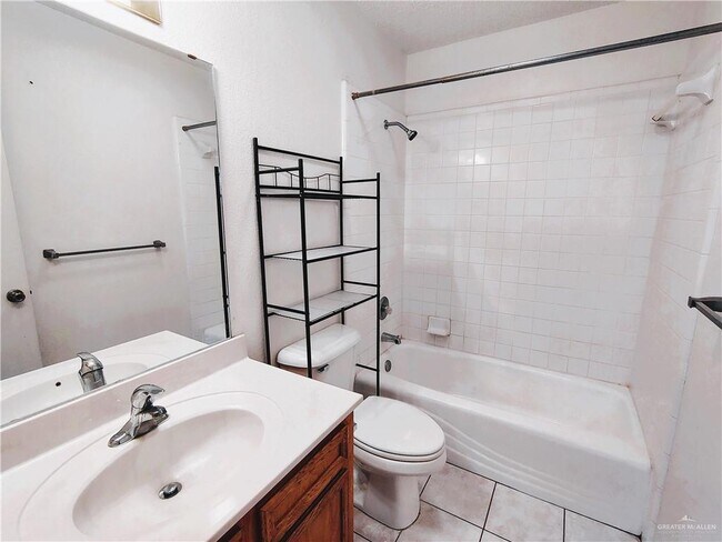 Building Photo - 17 Martin Ave