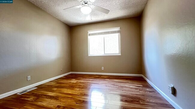 Building Photo - 2828 Royal Ann Ln