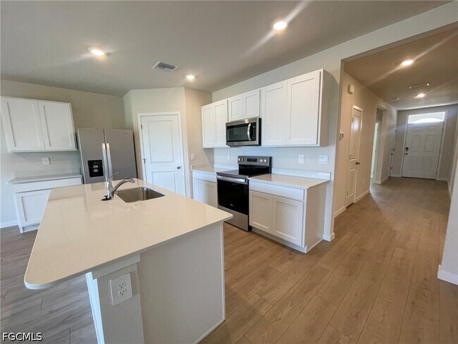 Building Photo - 1321 NE 9th St