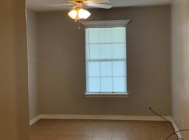 Building Photo - 7900 Tri City Beach Rd