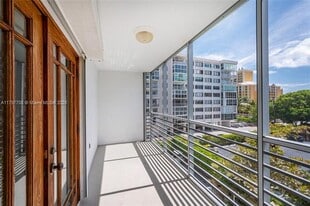 Building Photo - 301 Sunrise Dr