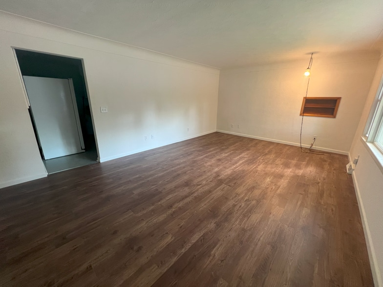 Building Photo - 1315 Rixon St