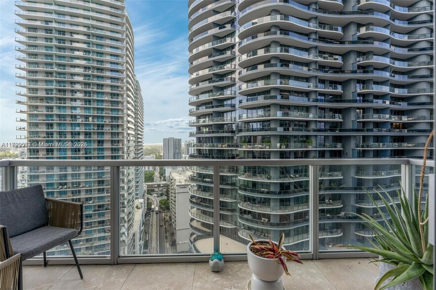 Balcony - 1050 Brickell Ave