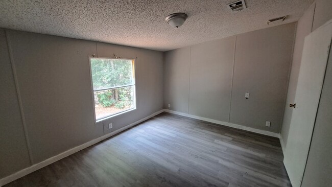 Building Photo - 40 Ginger Ln