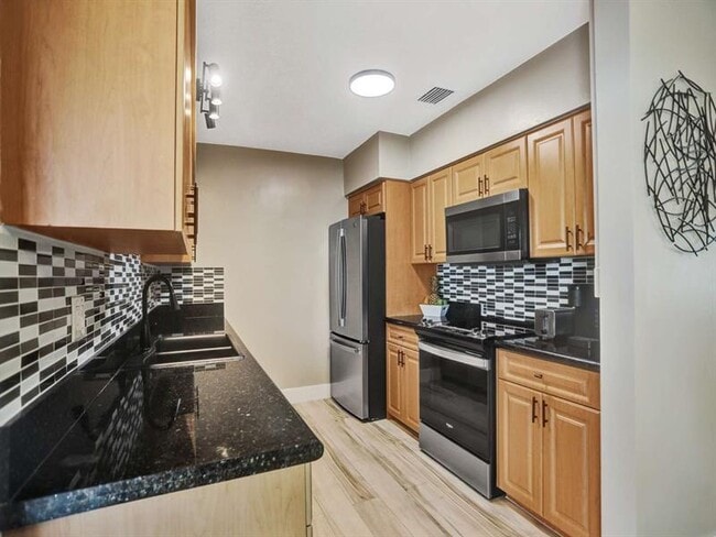 Building Photo - 491 SE 23rd Ave