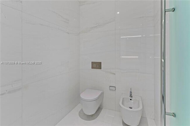 Building Photo - 300 Biscayne Blvd Way