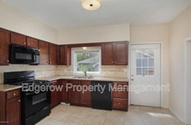 Building Photo - 352 Holmdene Blvd NE