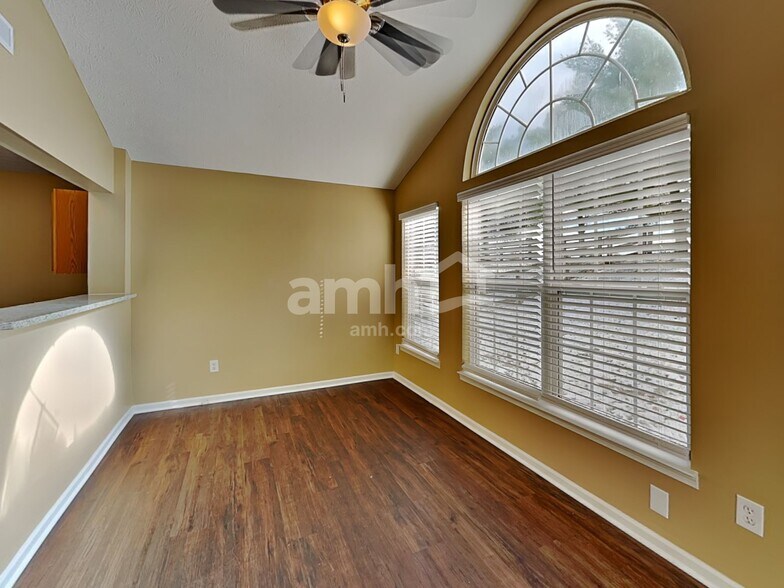 Building Photo - 515 Indian Lake Dr