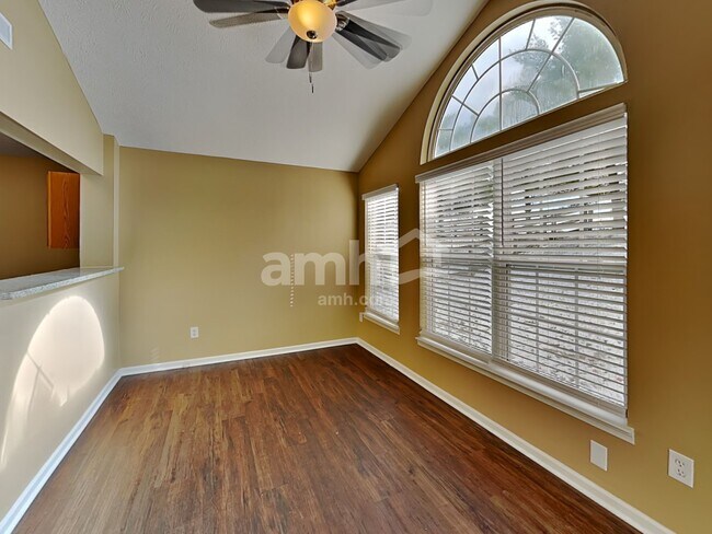 Building Photo - 515 Indian Lake Dr