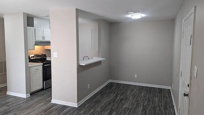 Building Photo - 2904-2914 W. Florida St-1bd/1ba