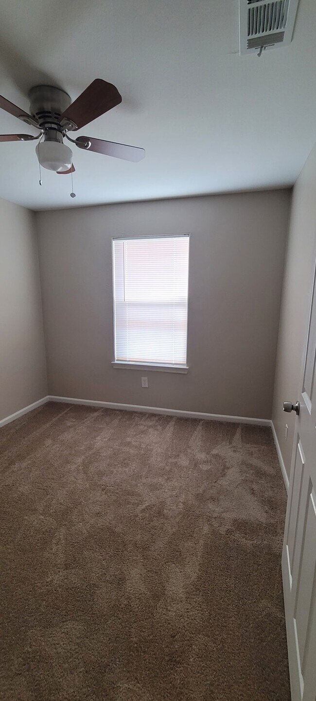 Building Photo - 8110 Woodward St