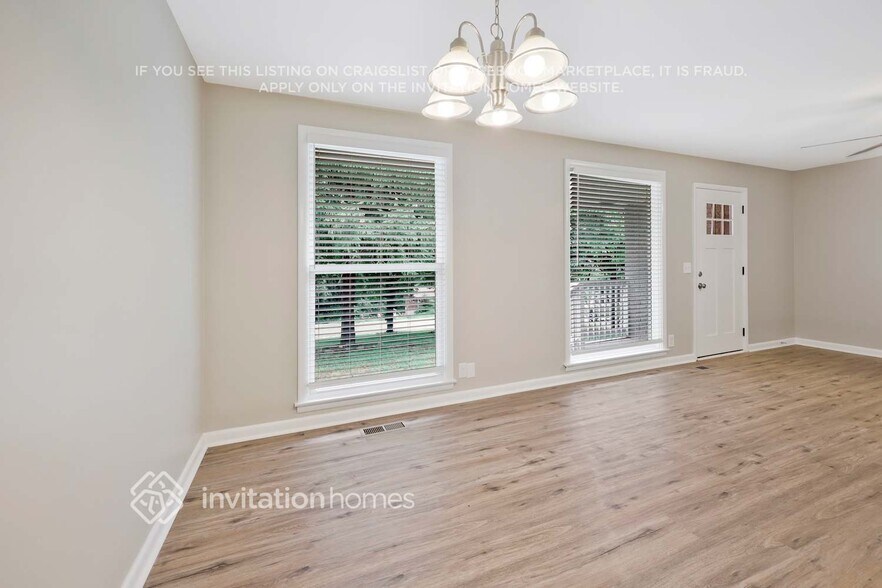 Building Photo - 907 Rexdale Dr