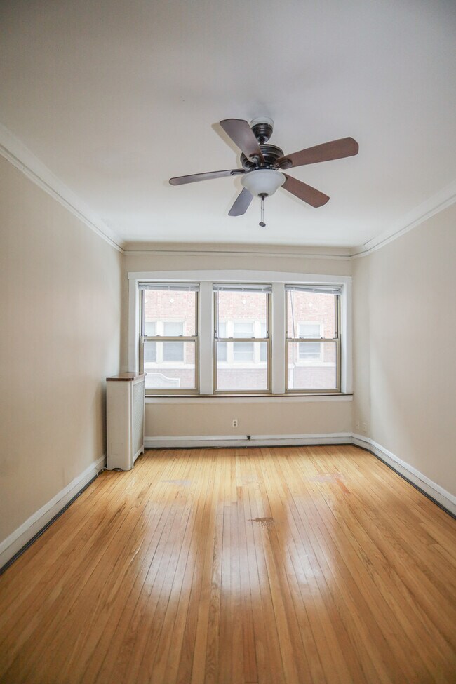 Building Photo - 7711 N Sheridan Rd