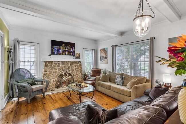 Building Photo - 314 NE 26th Terrace