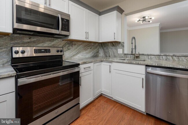 Building Photo - 25 S Church Rd