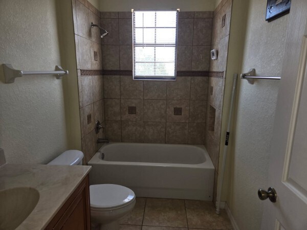 Building Photo - 1250 Clove Dr