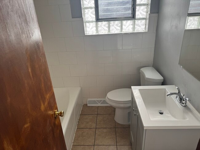 Building Photo - 9855 S California Ave