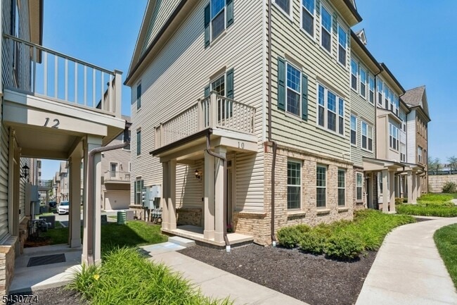 Building Photo - 10 Cortland Ct
