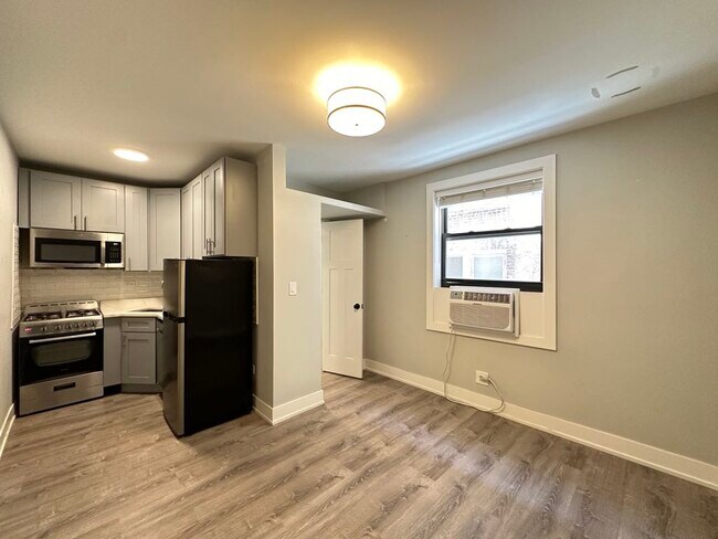 Building Photo - 508 W Belmont