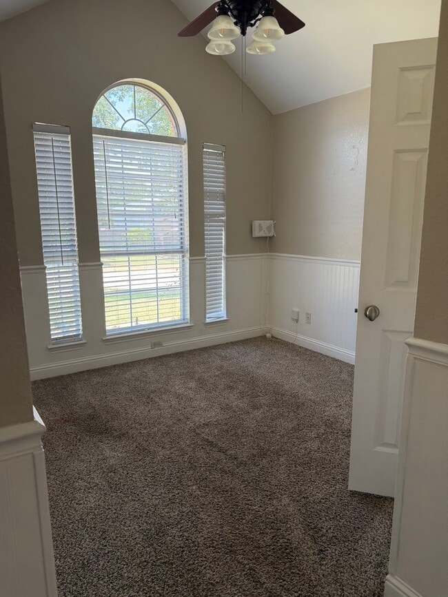 Building Photo - $2150 3/2 House Located in Corinth