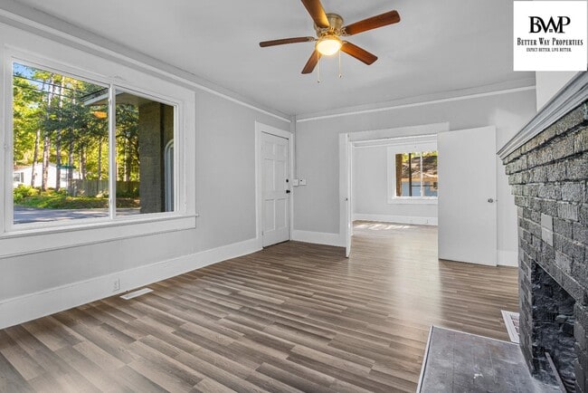 Building Photo - 1522 Columbia College Dr