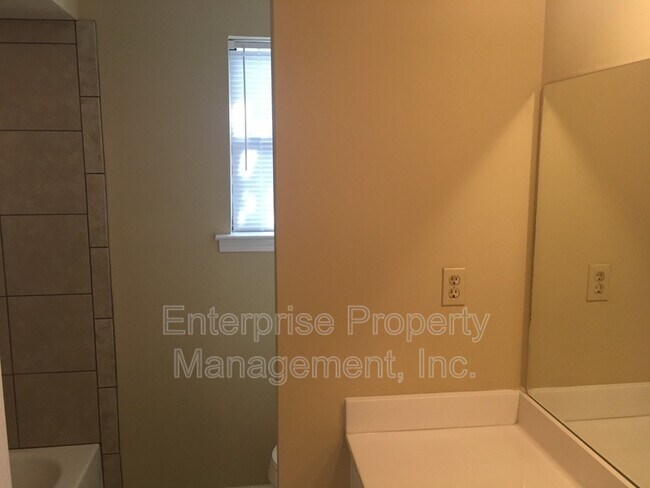 Building Photo - 7019 Shadow Oaks Dr