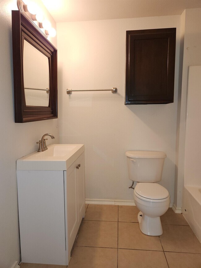Building Photo - 1701 Port Lavaca St