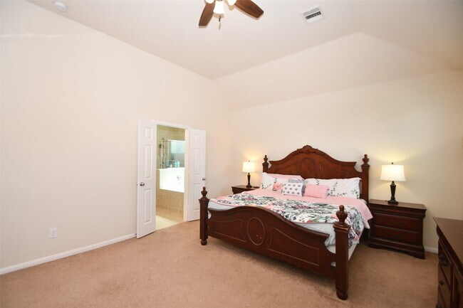 Building Photo - 5619 Drumlin Field Way