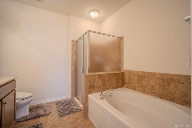 Building Photo - 2216 Bennington Dr