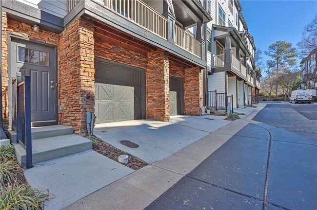 Building Photo - 215 Semel Dr