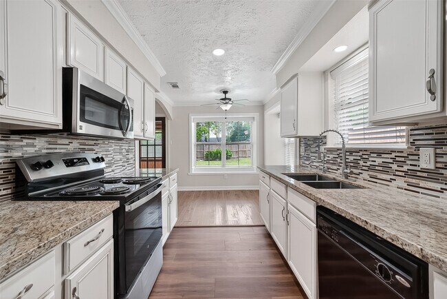 Building Photo - 13907 Old Village Ln