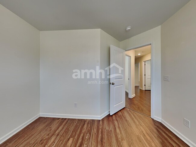 Building Photo - 321 Crabapple Cir