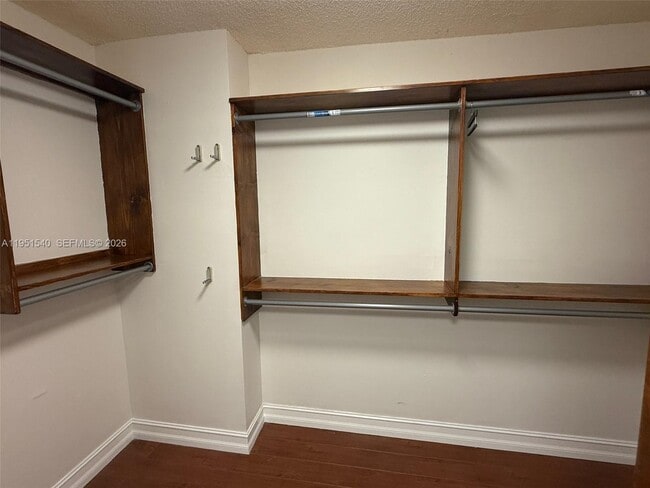 Building Photo - 6770 Indian Creek Dr