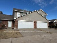 Building Photo - West Norman 3 Bed 2 Bath Garden home!