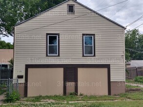Building Photo - $800 - 2 bedroom/ 1 bathroom - Gorgeous Ho...