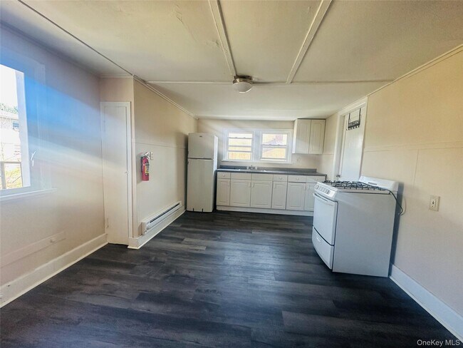 Building Photo - 18 Taylor Ave